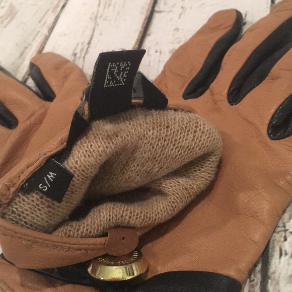 TED BAKER leather gloves w/black bow & hardware - Picture 7 of 8